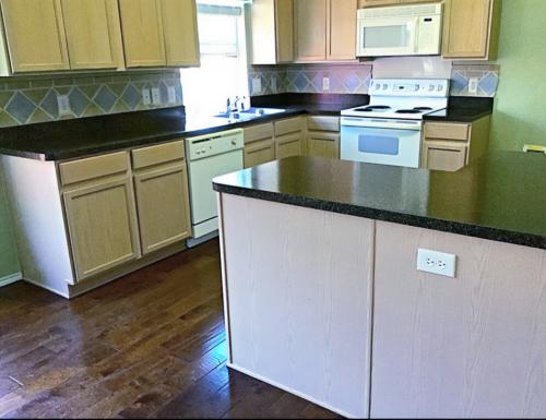 Ktchen-view-countertops-1